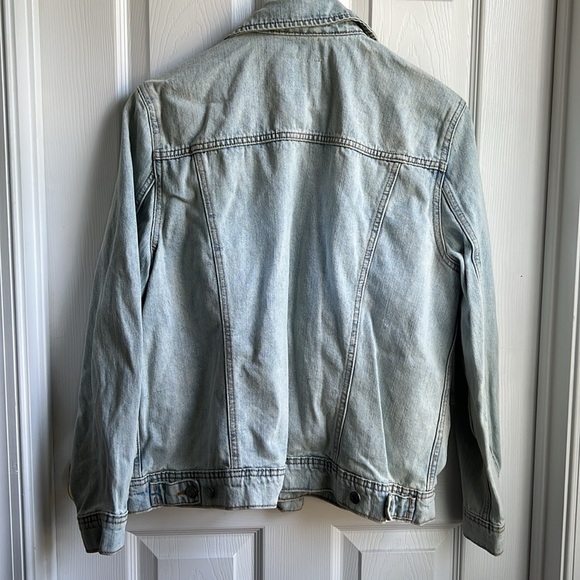 Light Wash Denim Jacket Perfect For the Spring Season Old Navy Size XL - Picture 6 of 6